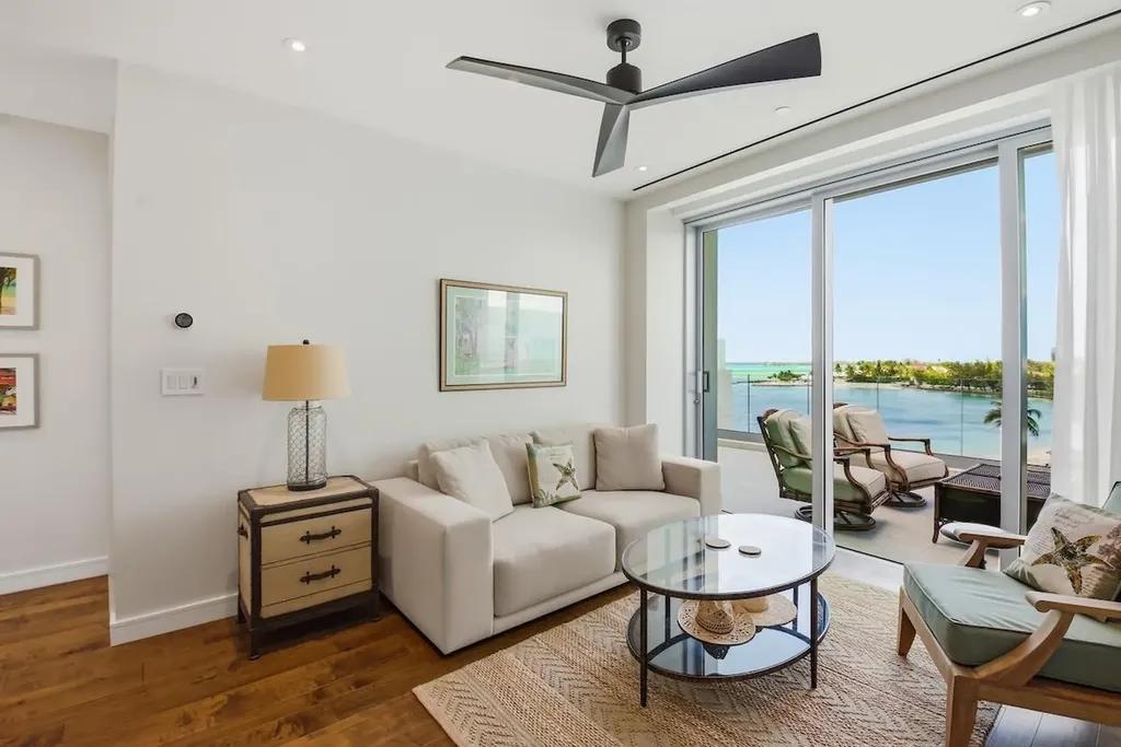 2-bedroom condo in New Providence with ocean views — photo 1
