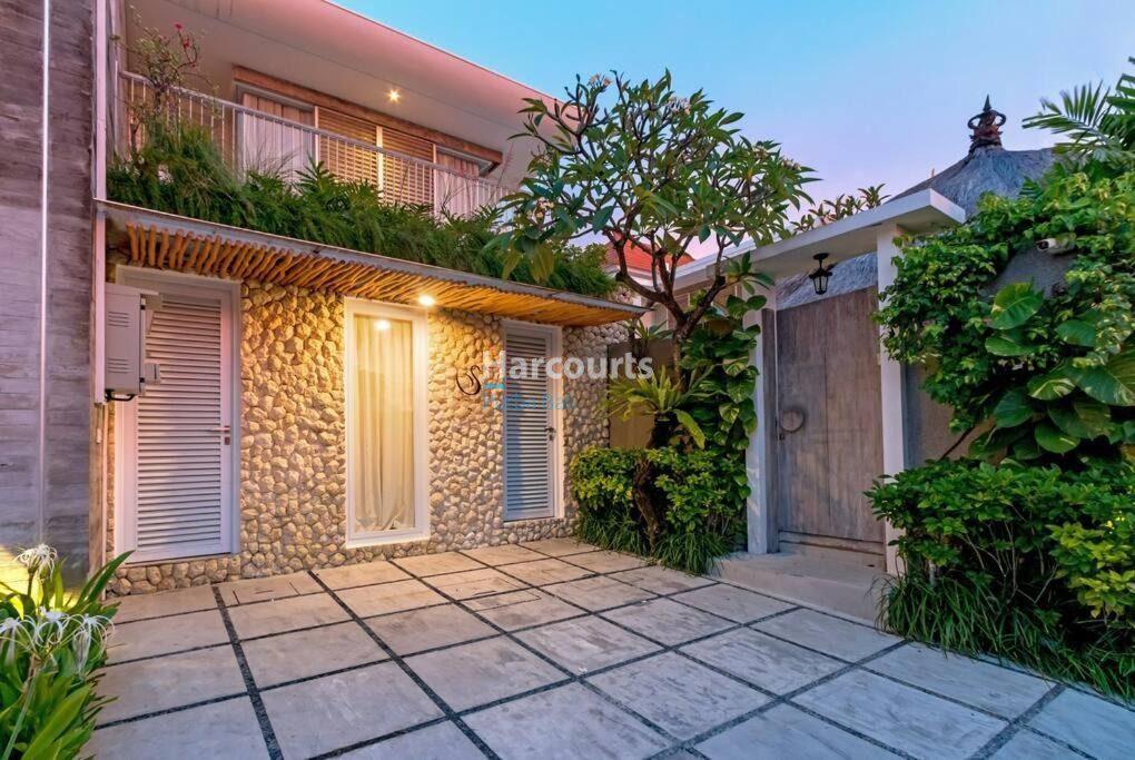 Modern 2 Bedroom Luxury Villa For Sale Leasehold in Seminyak, Bali — photo 3