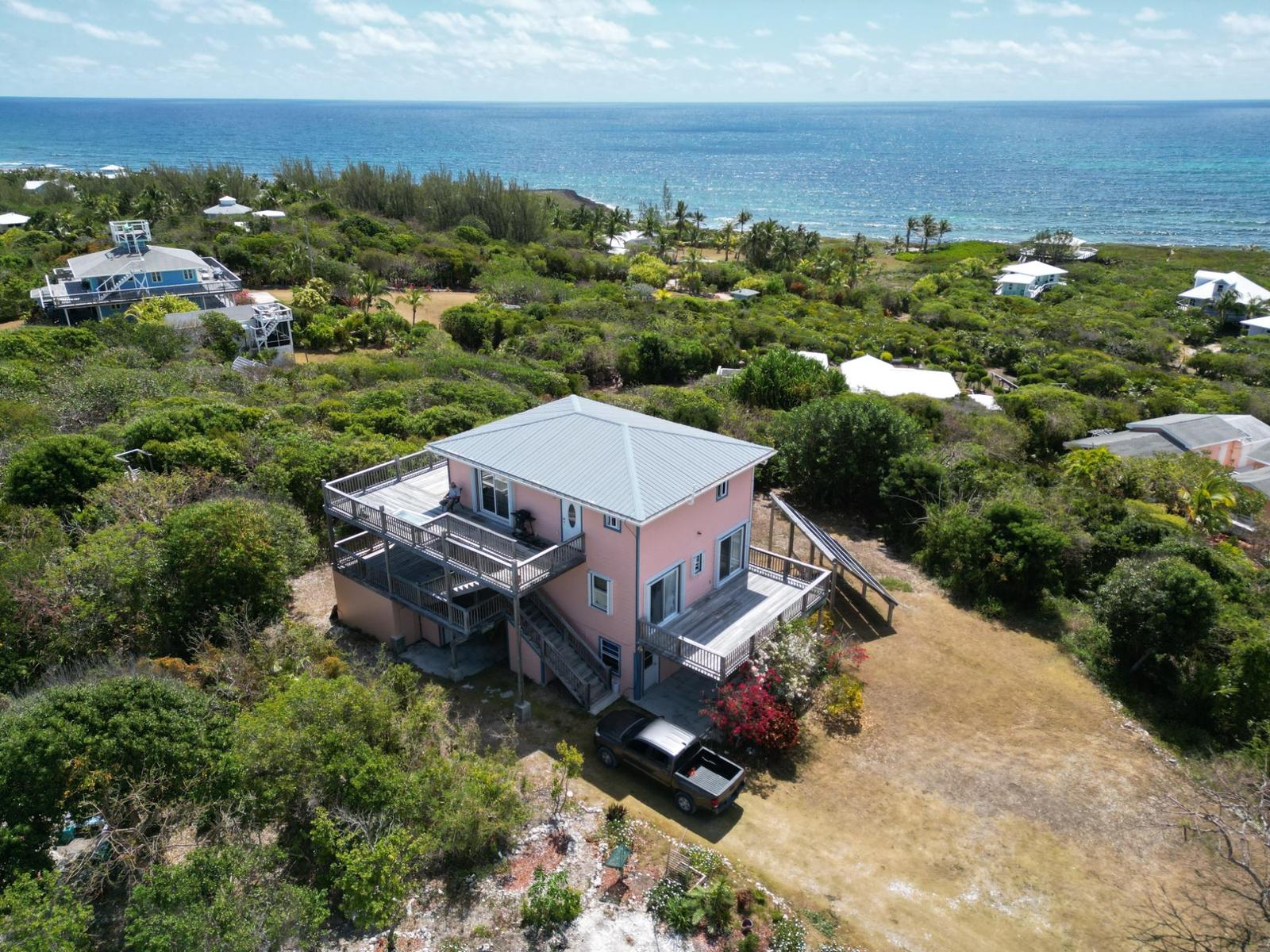 4 Bedroom Hilltop Residence with Deeded Dock Slip in Abaco Islands — photo 4