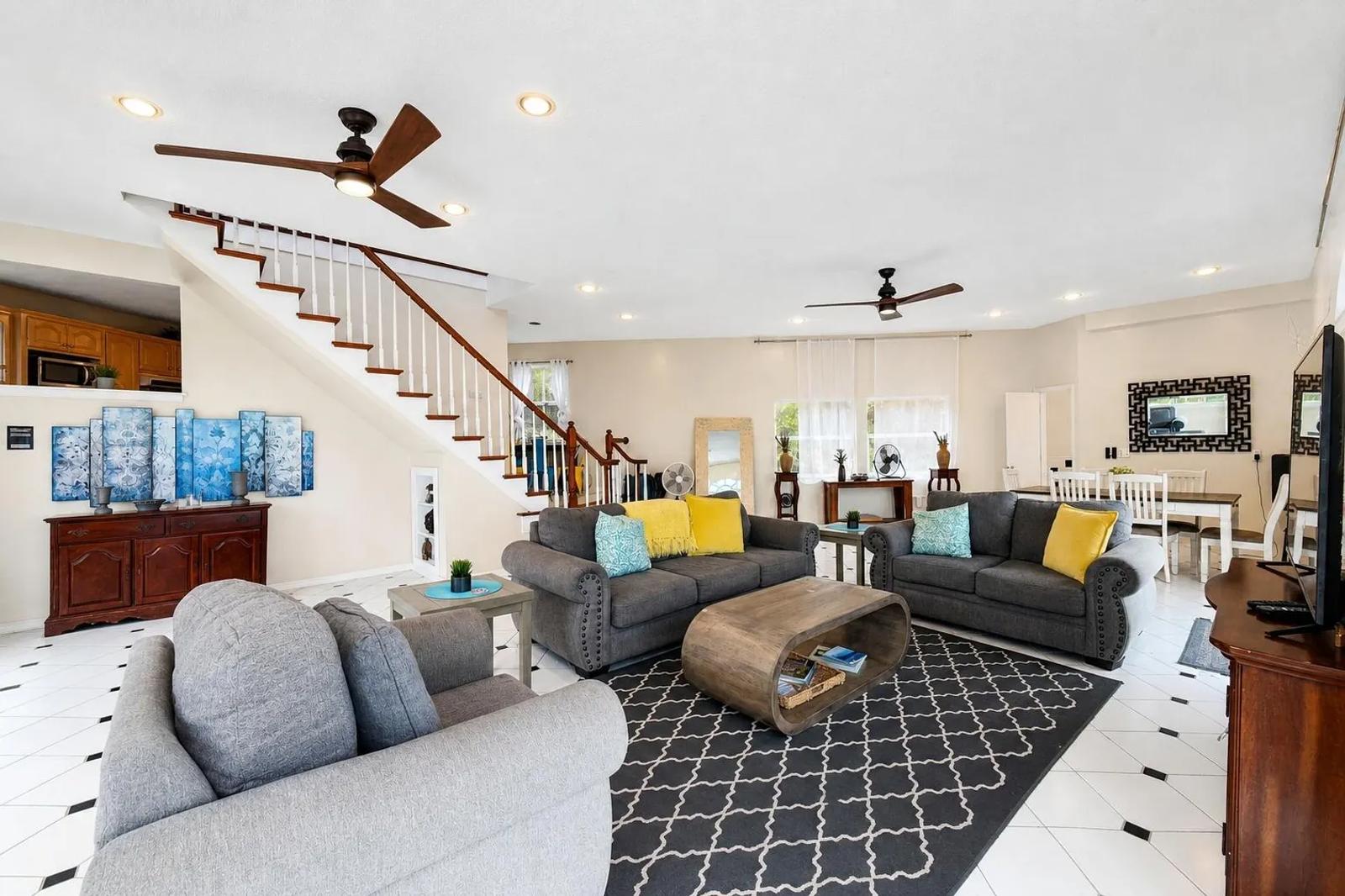 4 Beds 3.5 Baths Furnished Home in Peterborg East with Ocean Views — photo 5