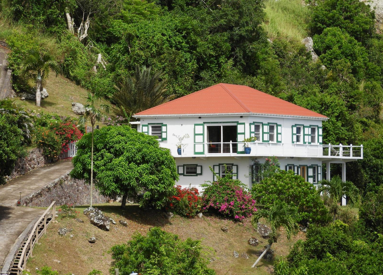 Iguana Rock House Hillside Oceanview Hideaway — photo 1
