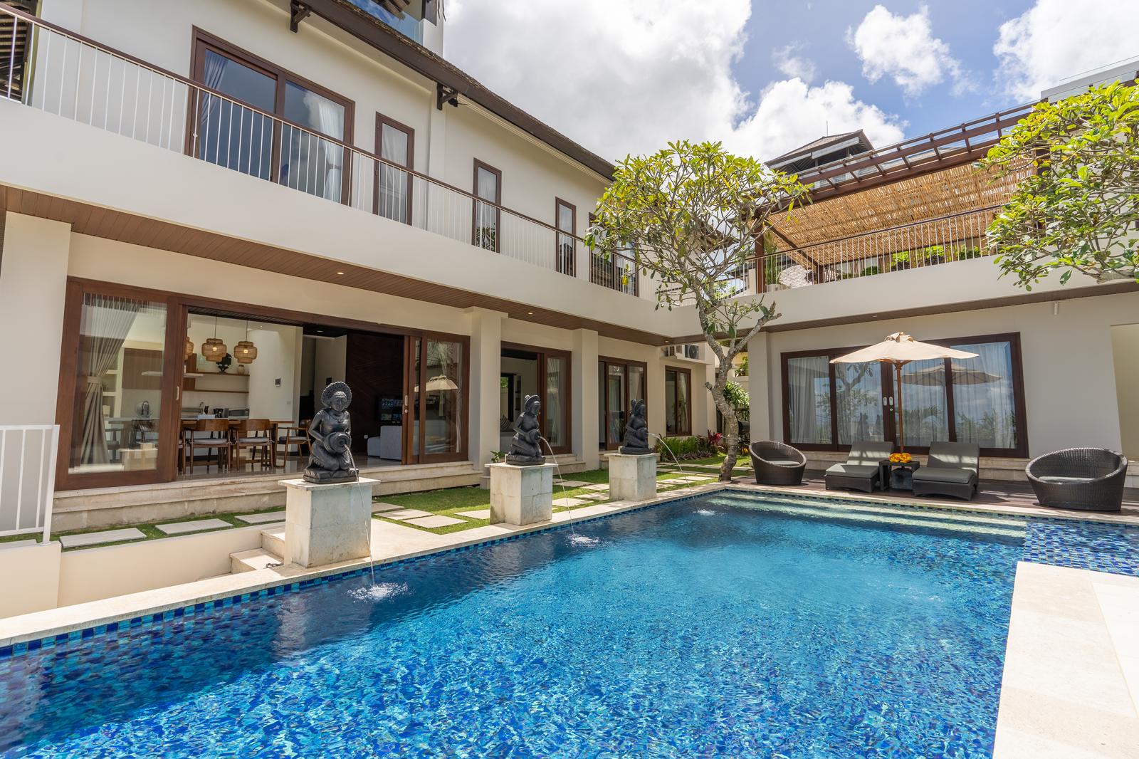 5 Bedroom Villa for Sale in Uluwatu with Sea View — photo 1