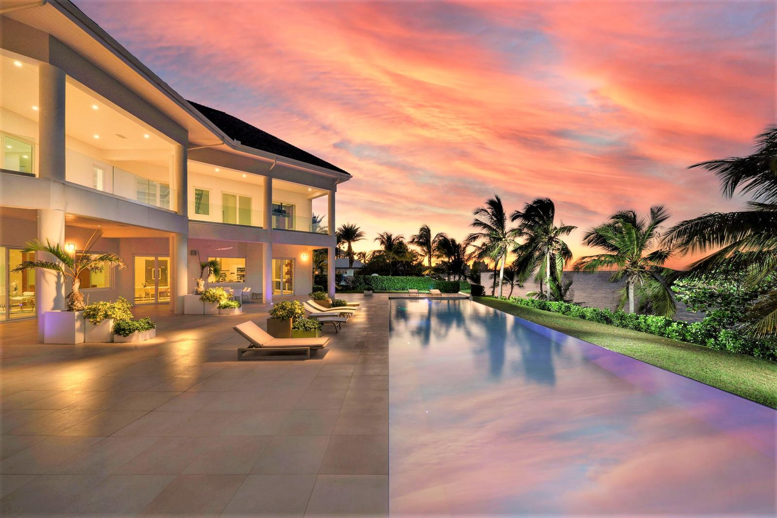7 Bedroom Beachfront Villa on Paradise Island — photo 1