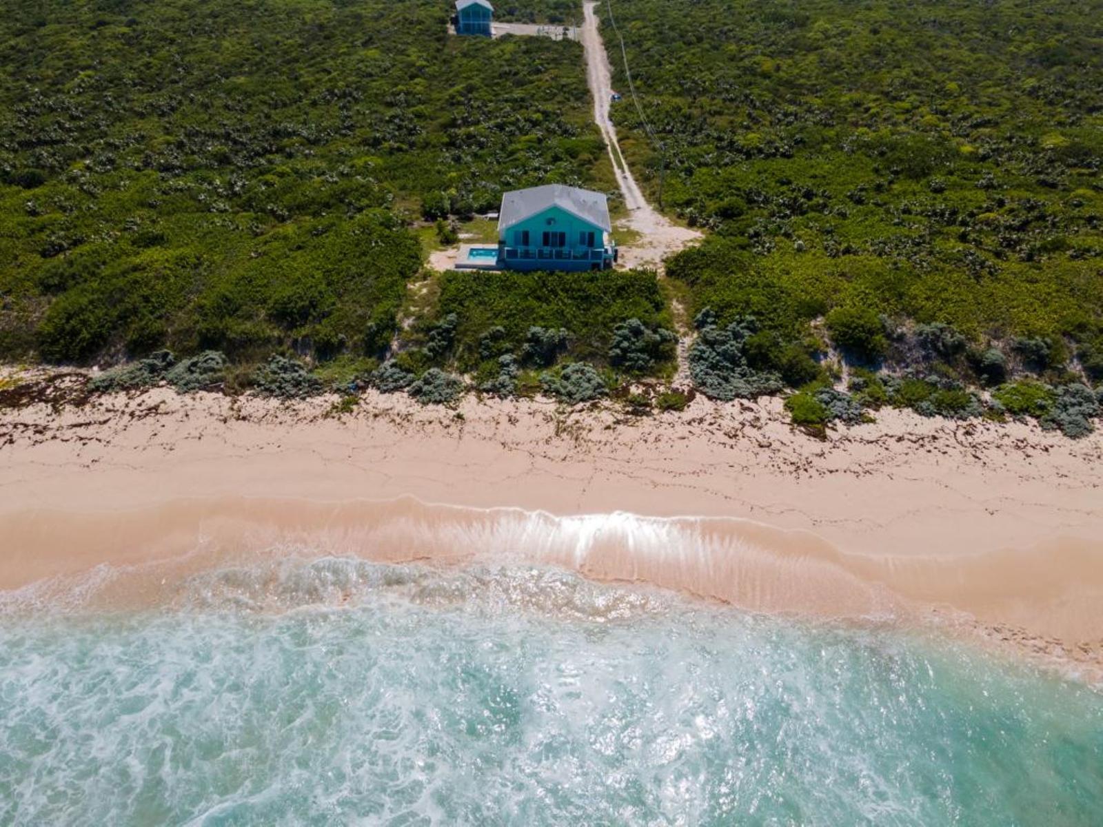 3 Bedroom Beach House for Sale, Morrisville, Long Island, Bahamas — photo 1