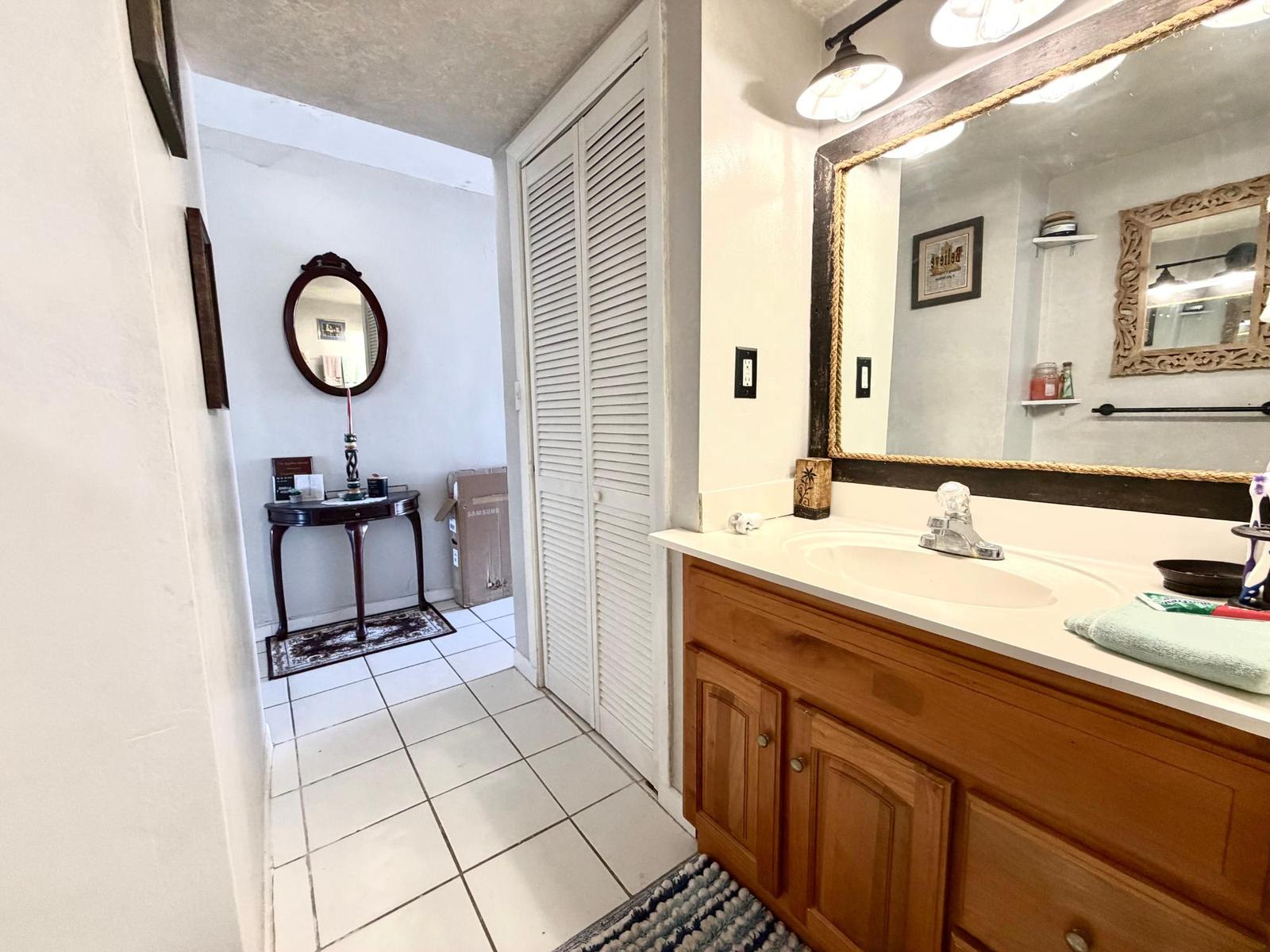 1 Bedroom Apartment for Sale - ISLAND BAY CONDOMINIUMS, Grand Bahama — photo 5