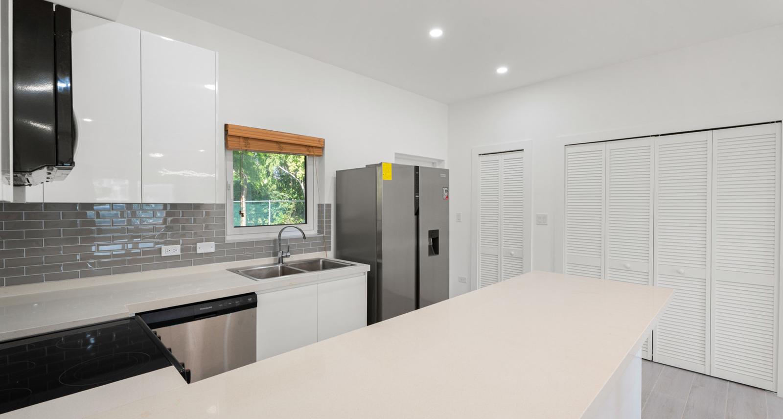 8 Bedroom Duplex House in South Sound, Cayman Islands — photo 4