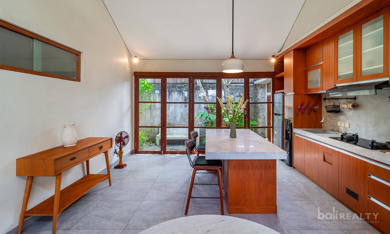 Cozy, Fully Furnished Two-Bedroom Freehold House in Padonan, Canggu — photo 1