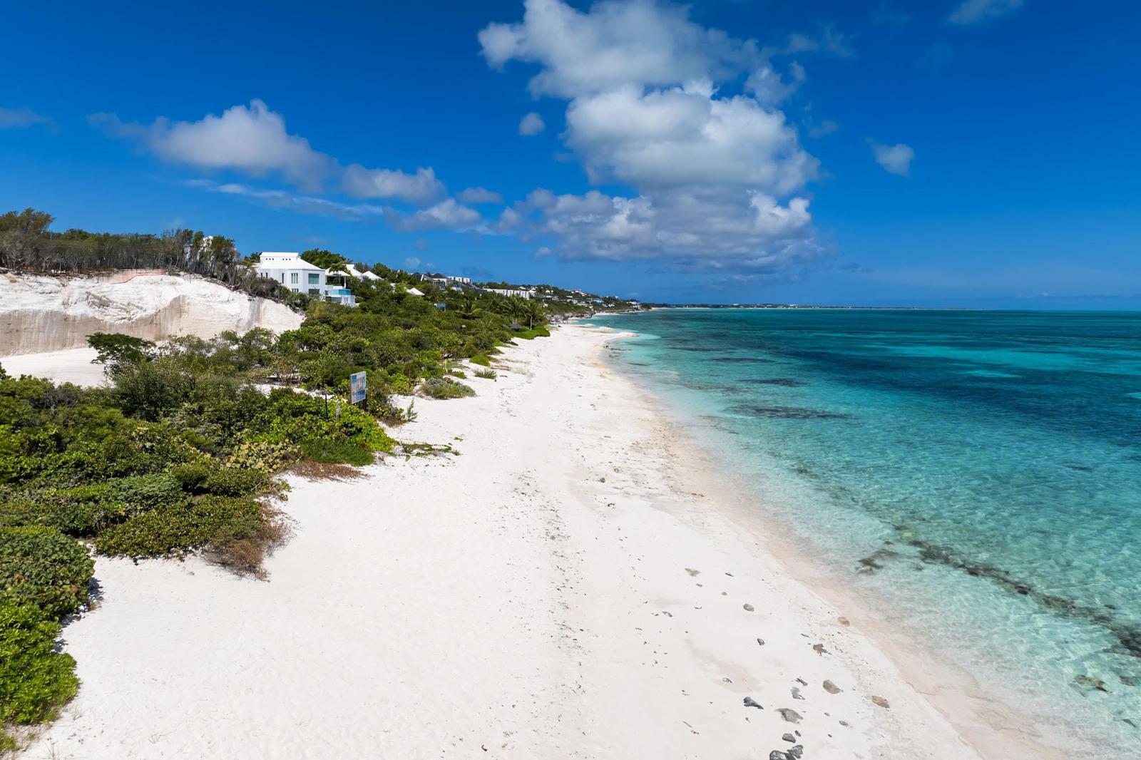 6-bedroom house in Chesh Hall and Richmond Hill: Blue Mountain, Providenciales — photo 3