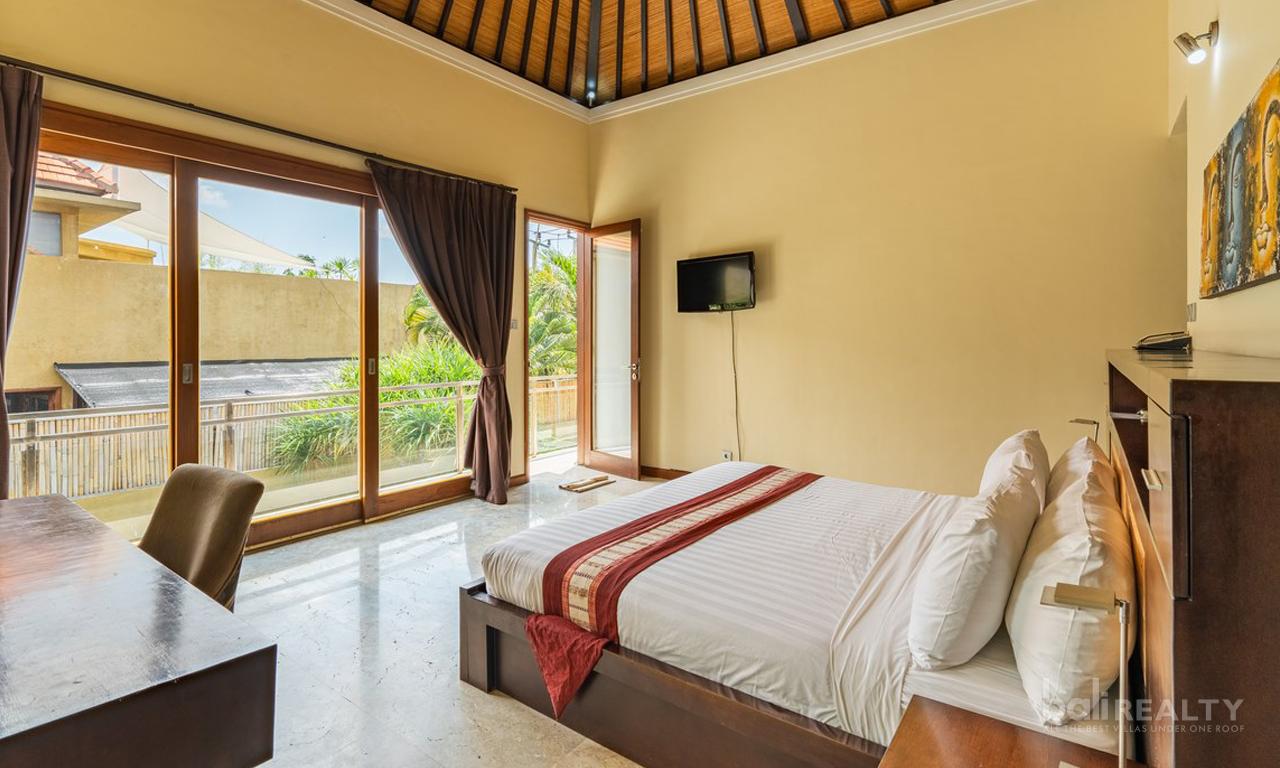 Well Established Villa Complex in Seminyak’s Busiest Tourist Area - 2657 — photo 5
