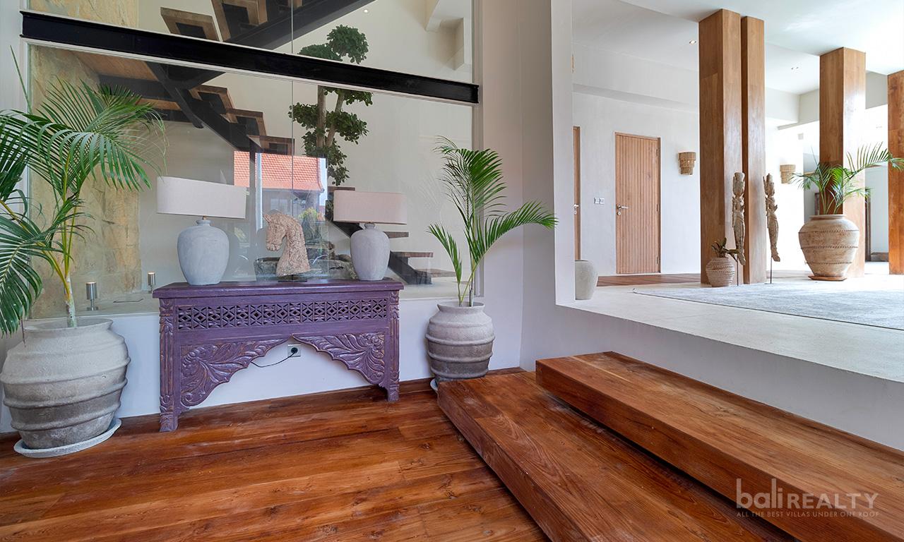 Brand New Modern Three-Bedroom Villa with Long Lease in Berawa's Prime Locale - 2477 — photo 5