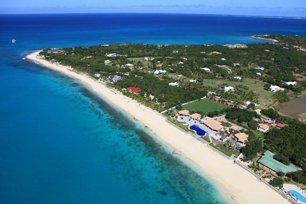 6 Bedroom Luxury Beachfront Villa for Sale, Terres Basses, St Martin — photo 2