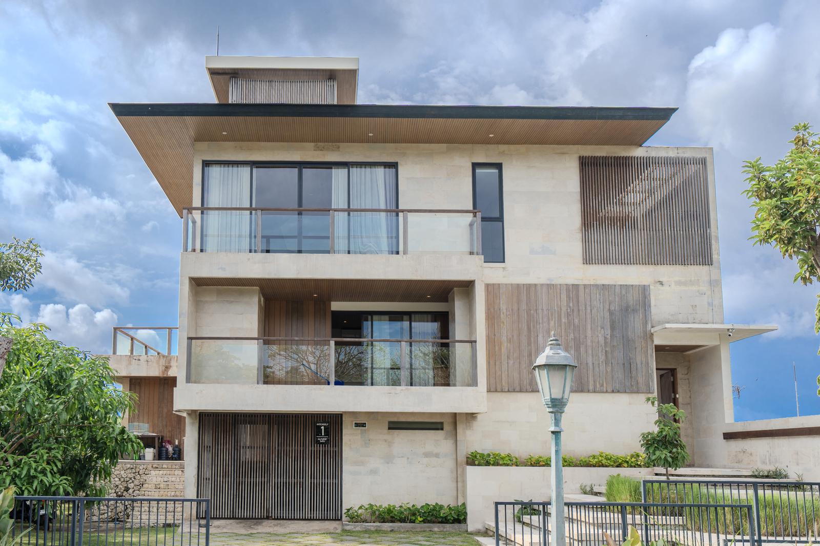 Freehold Ocean View Villa in Pecatu – New Kuta Golf / Dreamland — photo 1