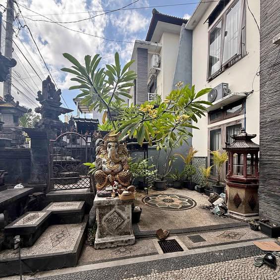 4-bedroom house in Denpasar — photo 1