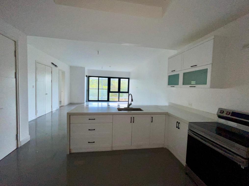 Wellington Drive Residences 2BR Condo — photo 5