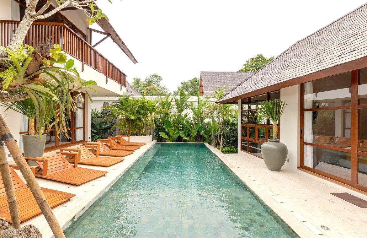 Spacious 6-Bedroom Tropical Contemporary Villa Near Nyanyi Beach — photo 2
