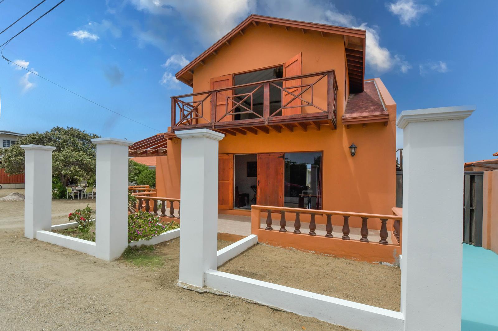 Charming Two-Story Home in Savaneta — photo 3