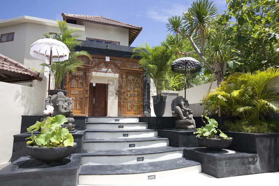 Luxury Two in One Freehold Villas in the Bukit with Total 12 Bedrooms — photo 3
