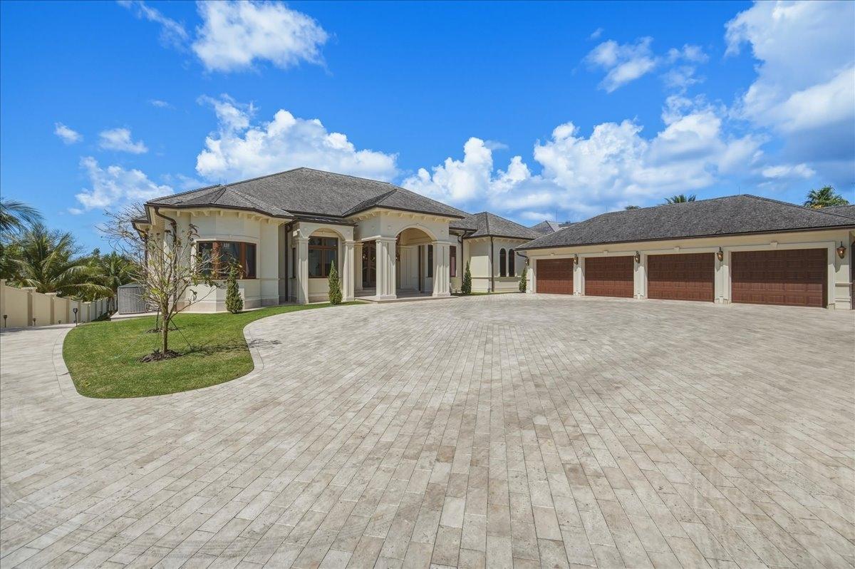 9 Bedroom Residence for Sale - 3 Old Fort Drive, Nassau — photo 4