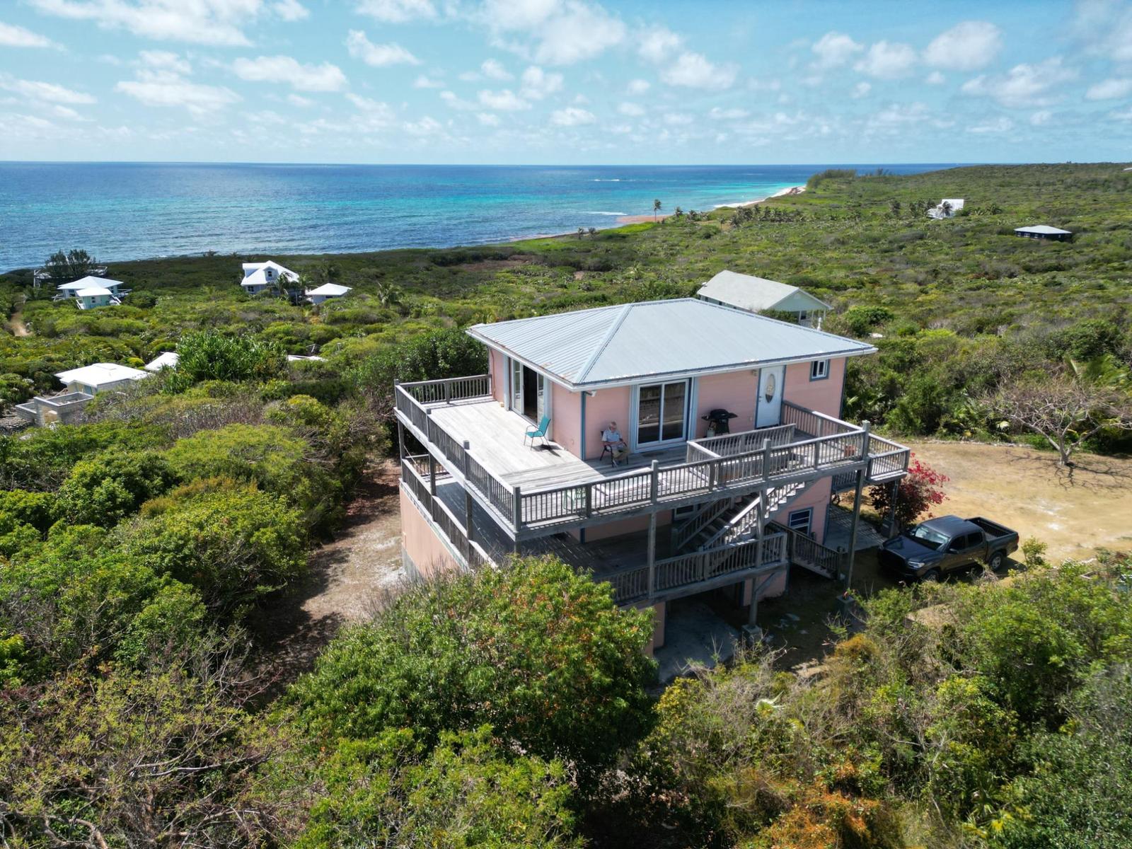 4 Bedroom Hilltop Residence with Deeded Dock Slip in Abaco Islands — photo 3