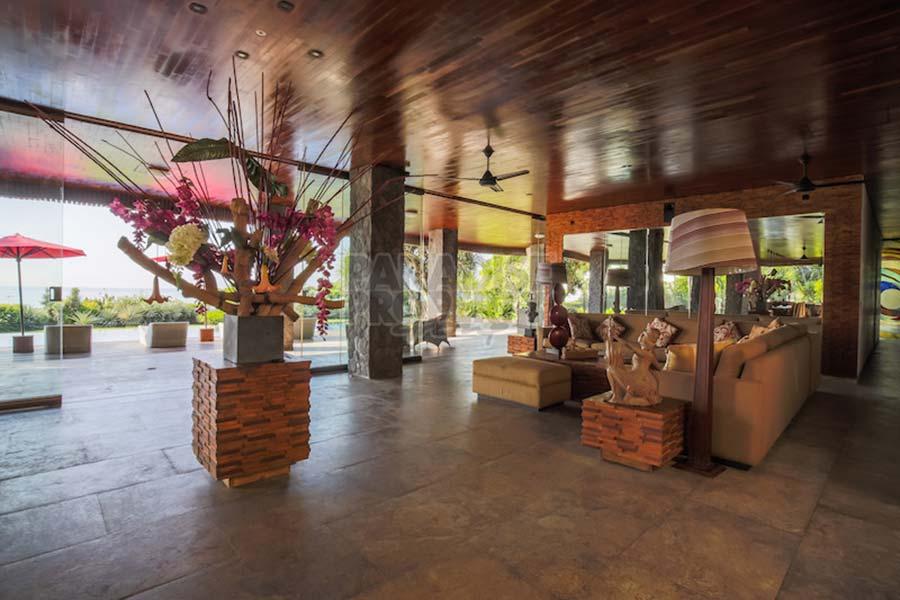 Stylish 6 Bedroom Beachfront Property — photo 5