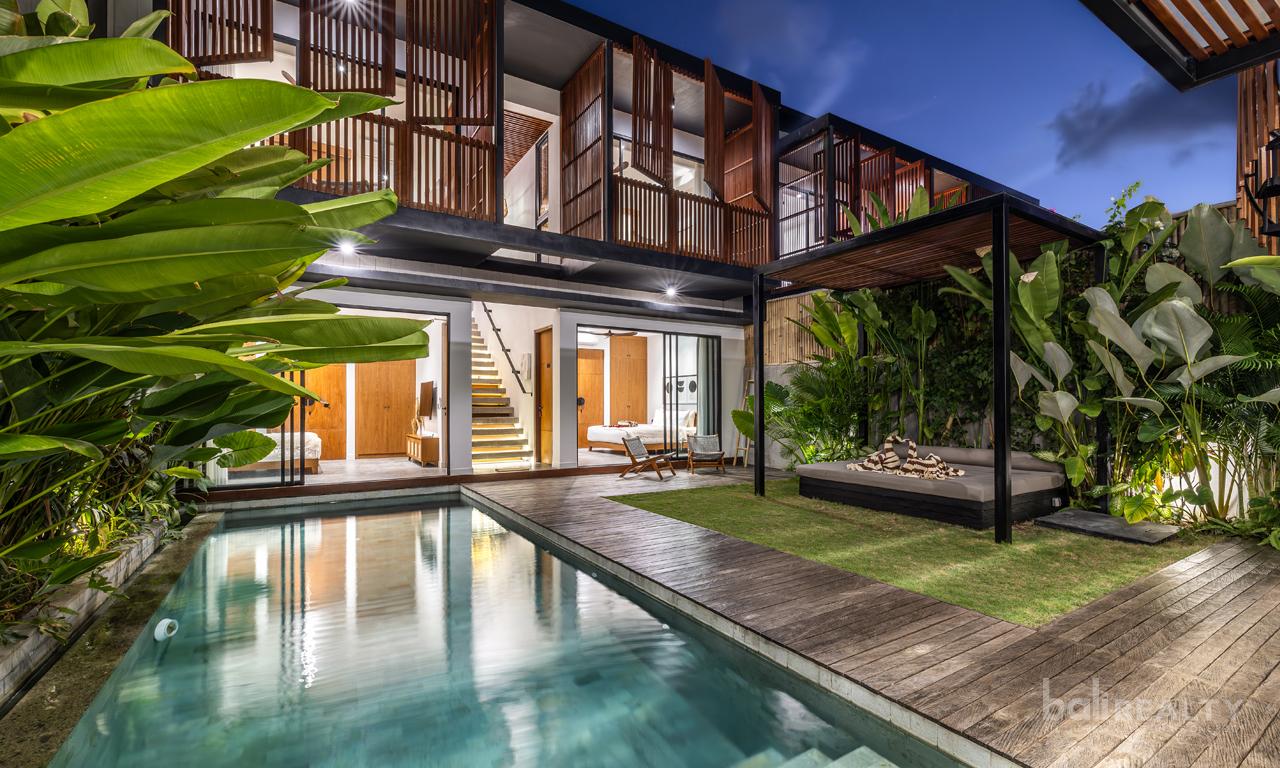 Modern Four-Bedroom Villa with Long Lease in Batu Bolong’s Beachside, Prime Pink Zone — photo 1