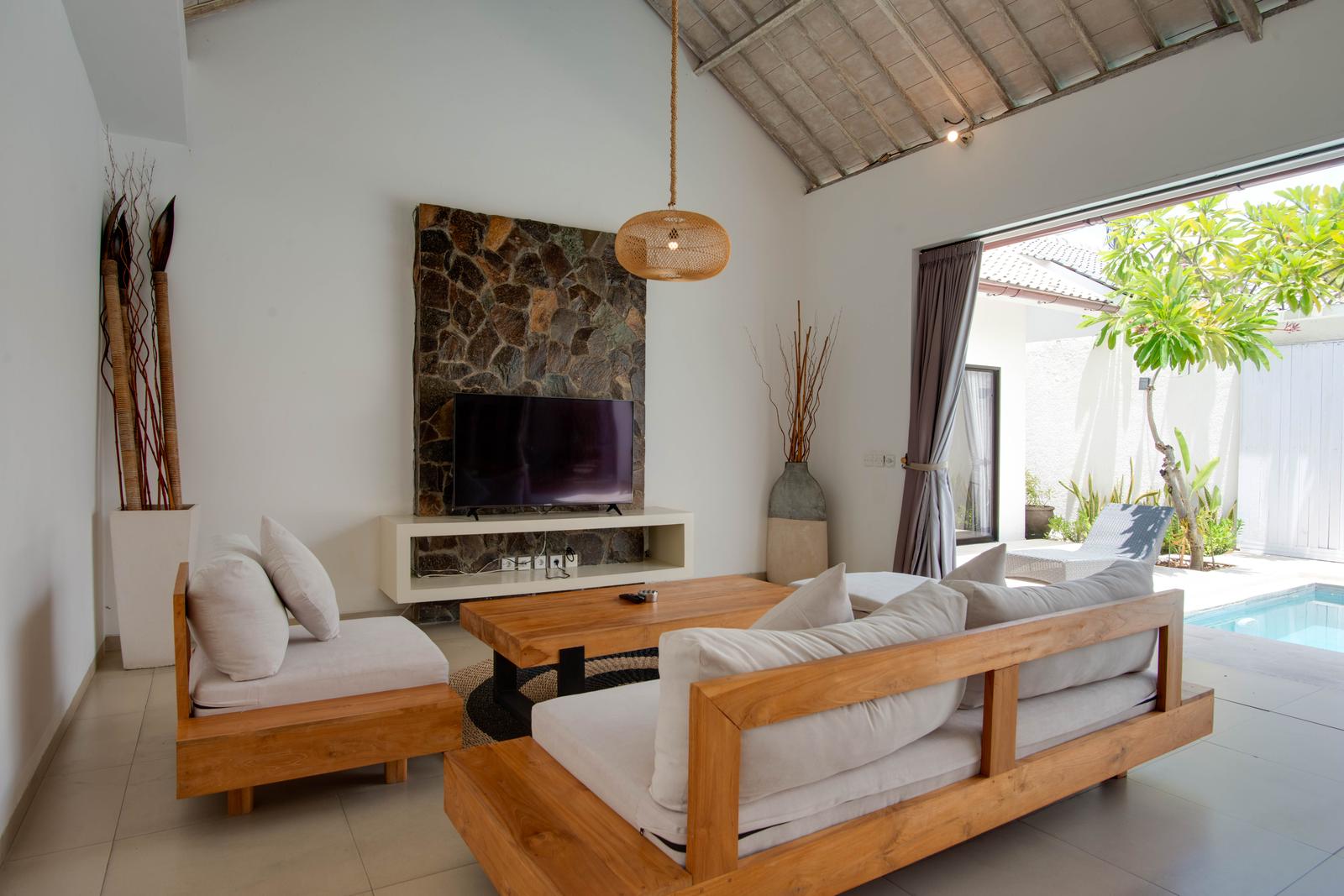 Modern Pool Villa In Central Seminyak — photo 2
