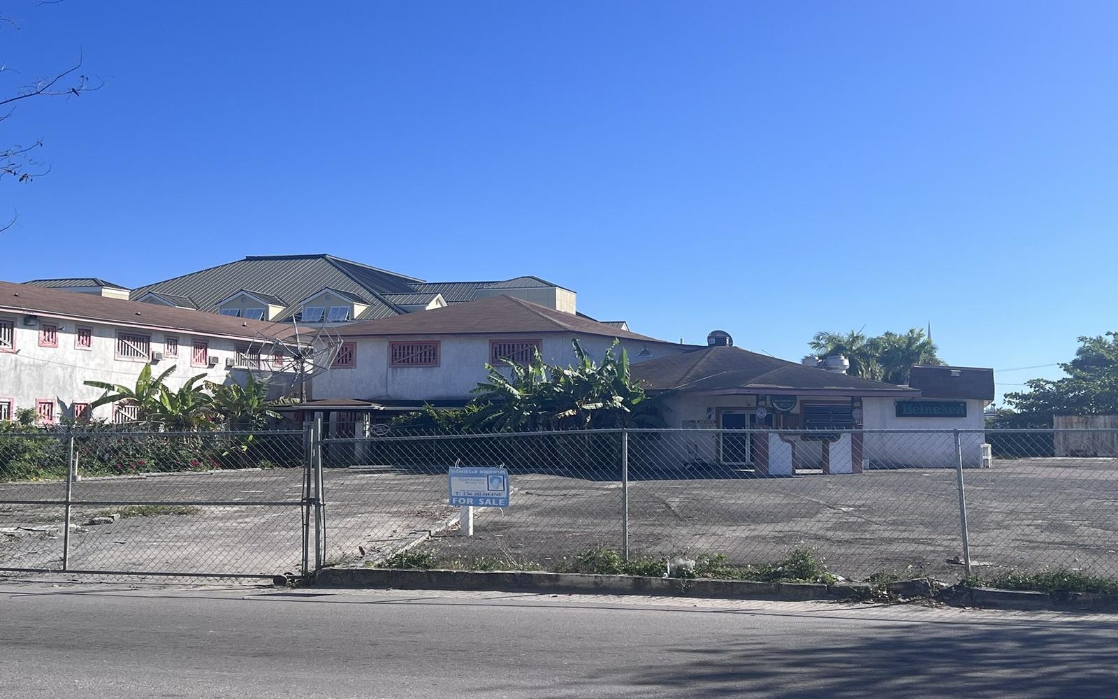 52 Room Motel, Restaurant and Bar for Sale — photo 1