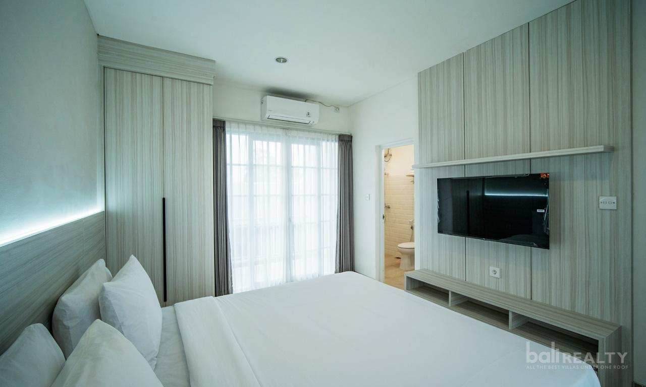 Modern Two-Bedroom Villa in Pererenan — photo 4