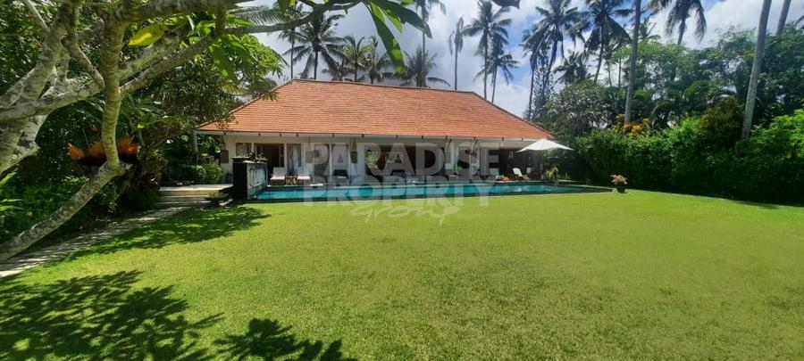 Exquisite Beach Villa Overlooking The Ocean – Tabanan Region — photo 2