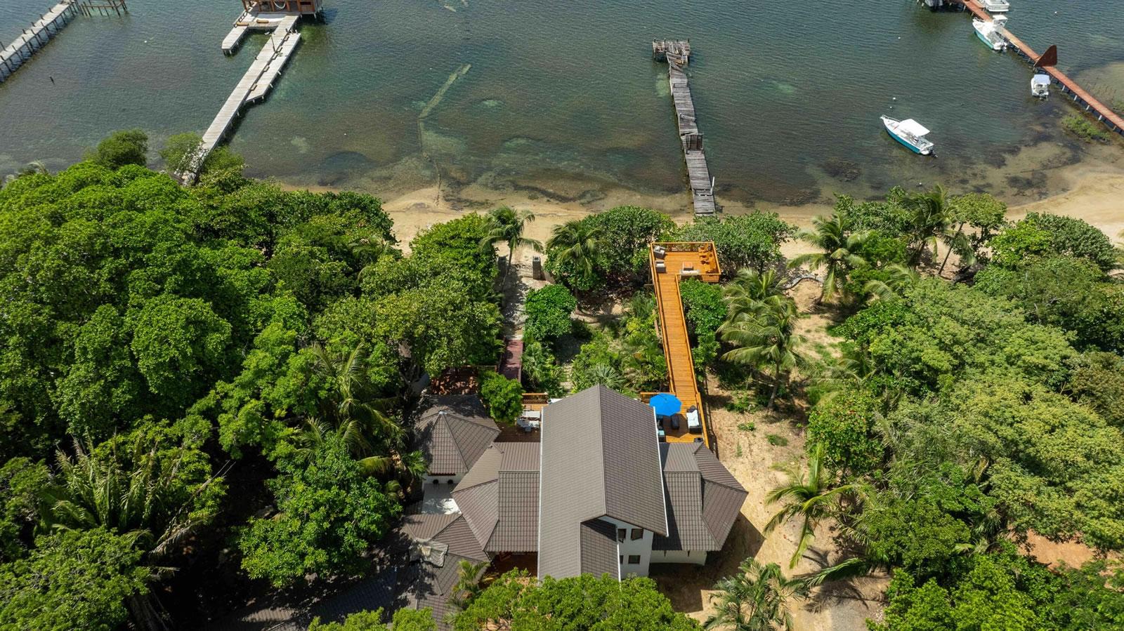 6 Bedroom Beachfront Home for Sale, Sandy Bay, Roatan — photo 3