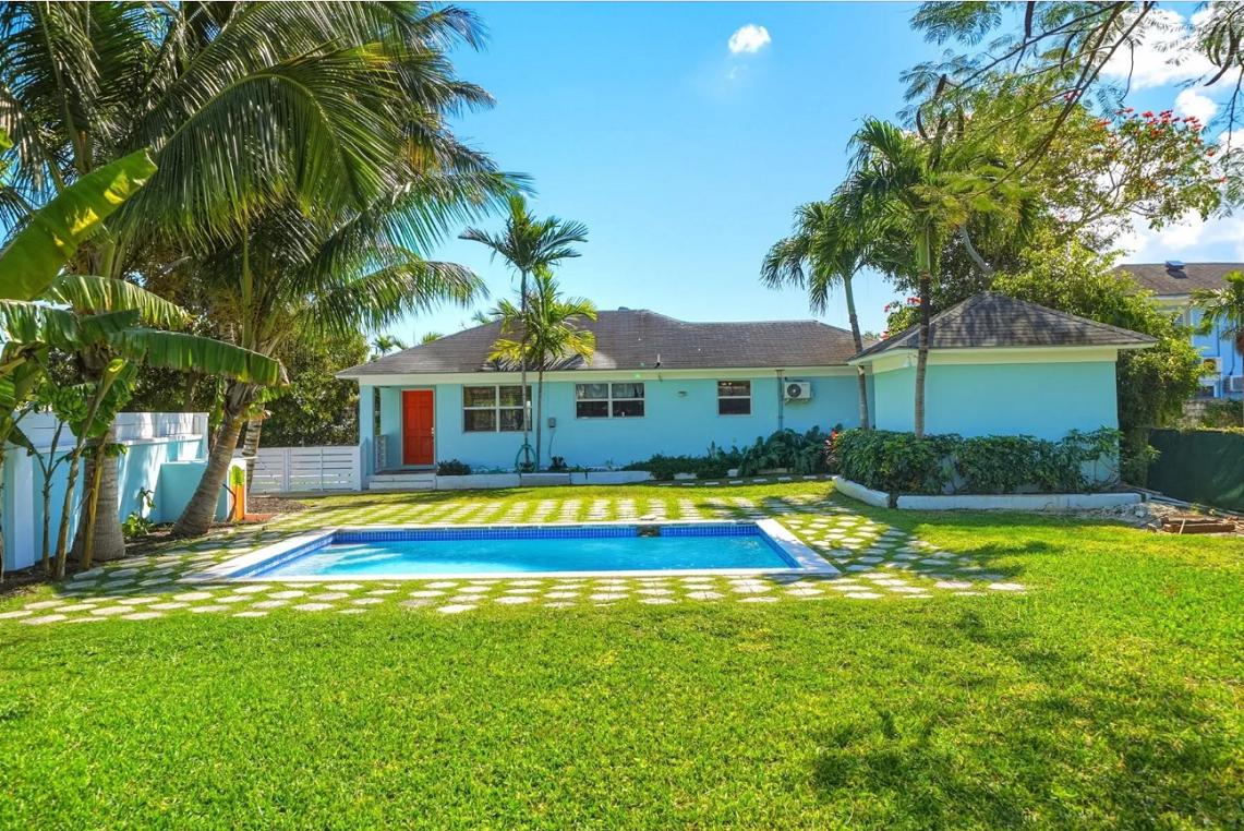 4 Bedroom Home for Sale - 51 Tuckaway Road, Nassau, The Bahamas — photo 2
