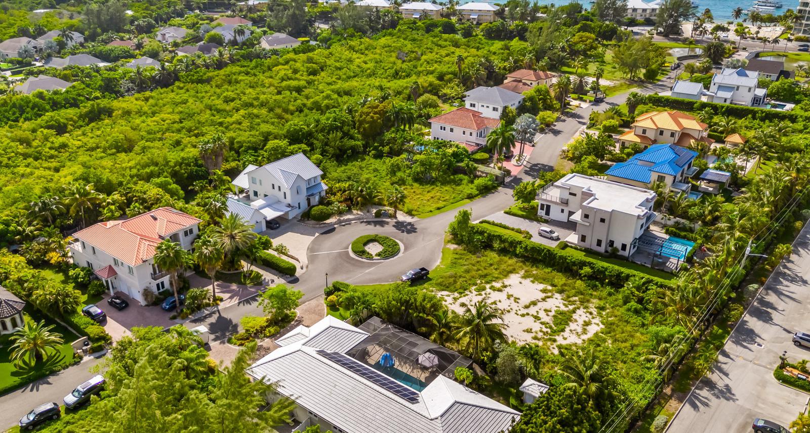 4-bedroom villa in South Sound, Cayman Islands — photo 2