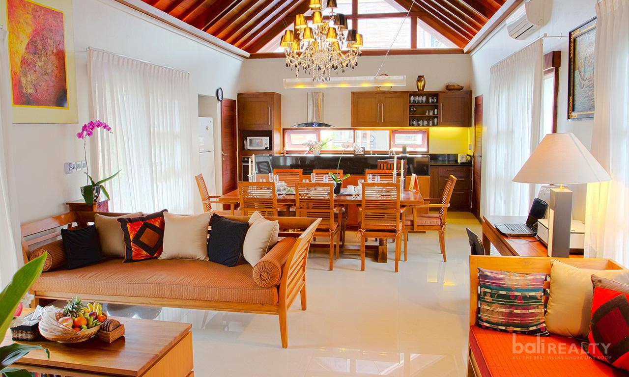 Traditional Balinese Beauty 3 Bedroom Villa Plus 1 Bedroom Studio, in Kerobokan - 2534 — photo 4