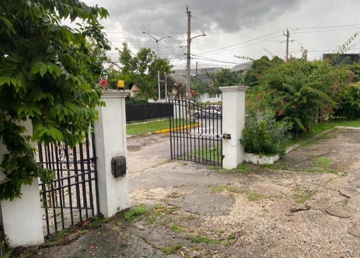 BARBICAN ROAD Kingston & St. Andrew Kingston 8 — photo 2