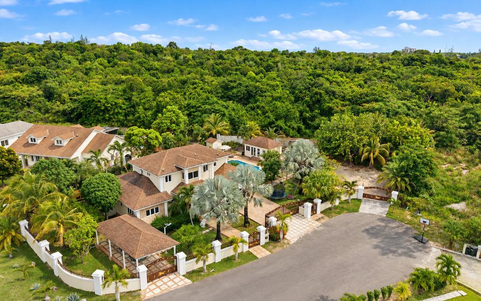 4 bedroom Residence for sale in Nassau / New Providence, The Bahamas — photo 1