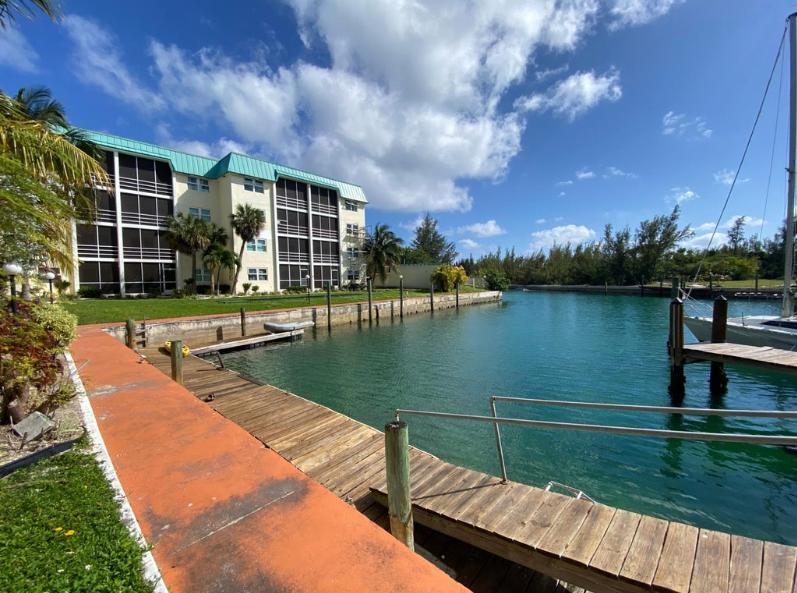 Cove House Condominiums 2BR — photo 4
