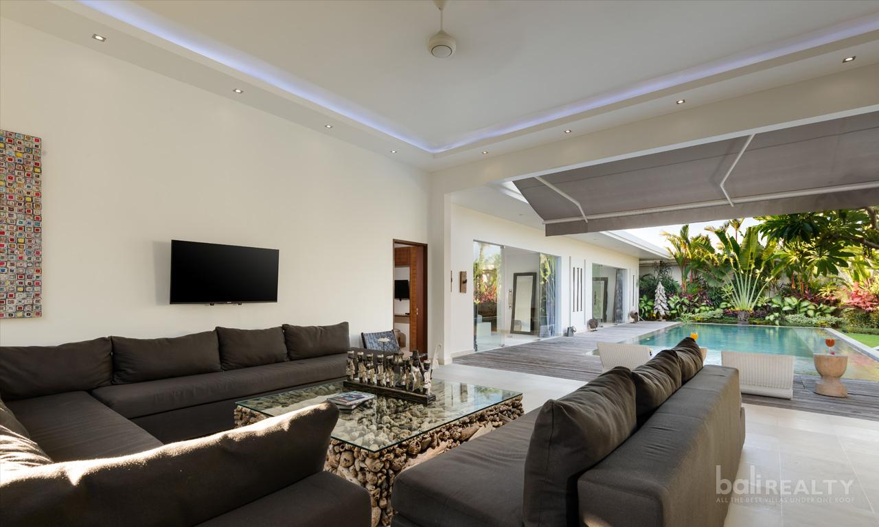 Tropical 3 Bedroom Seminyak Pool Villa with Extra-long Lease in 24 hr Security Complex-2364 — photo 3