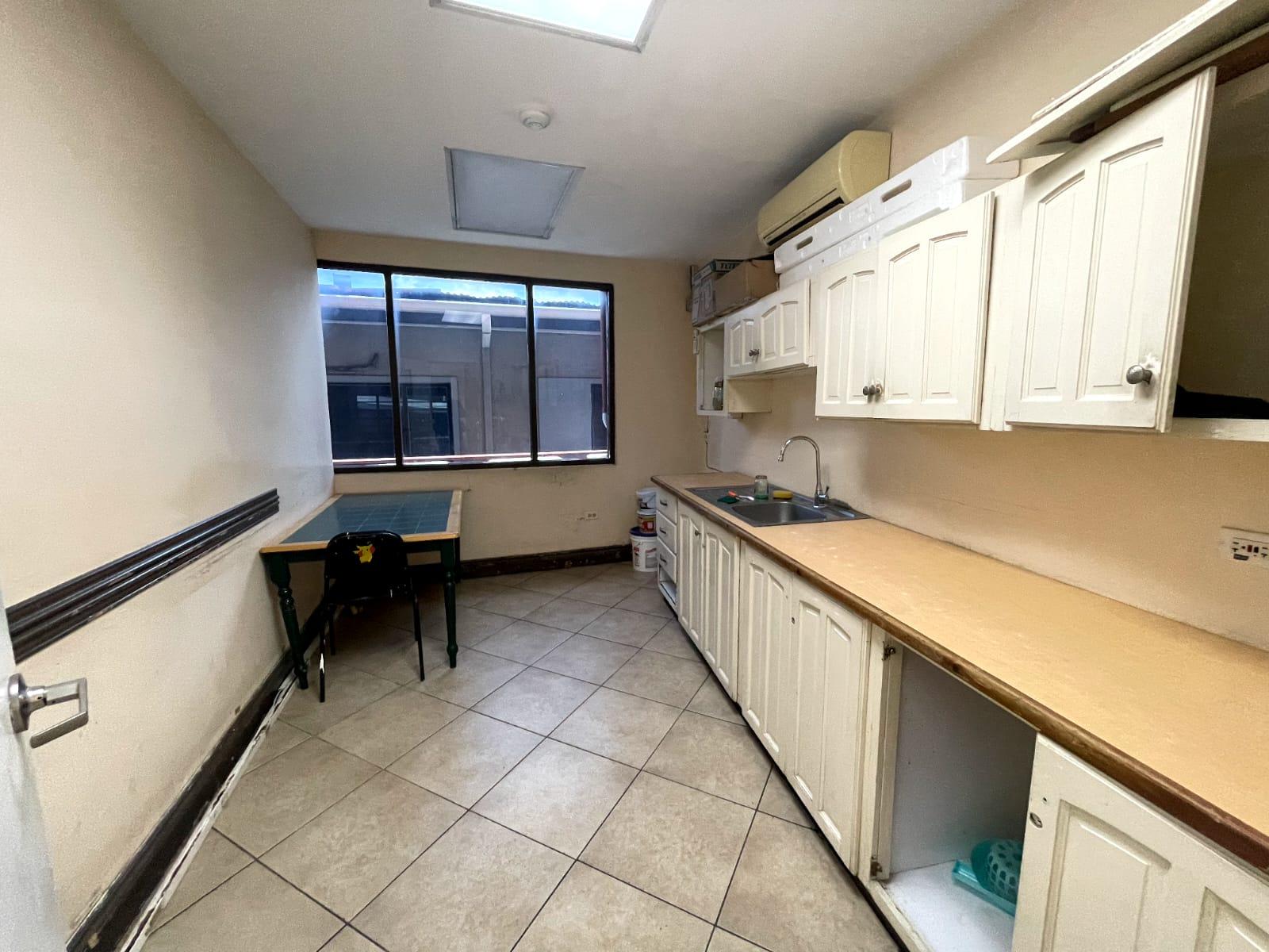 Investment Opportunity: 3-Story Commercial Building at Tragarete & Gatacre Street — photo 3