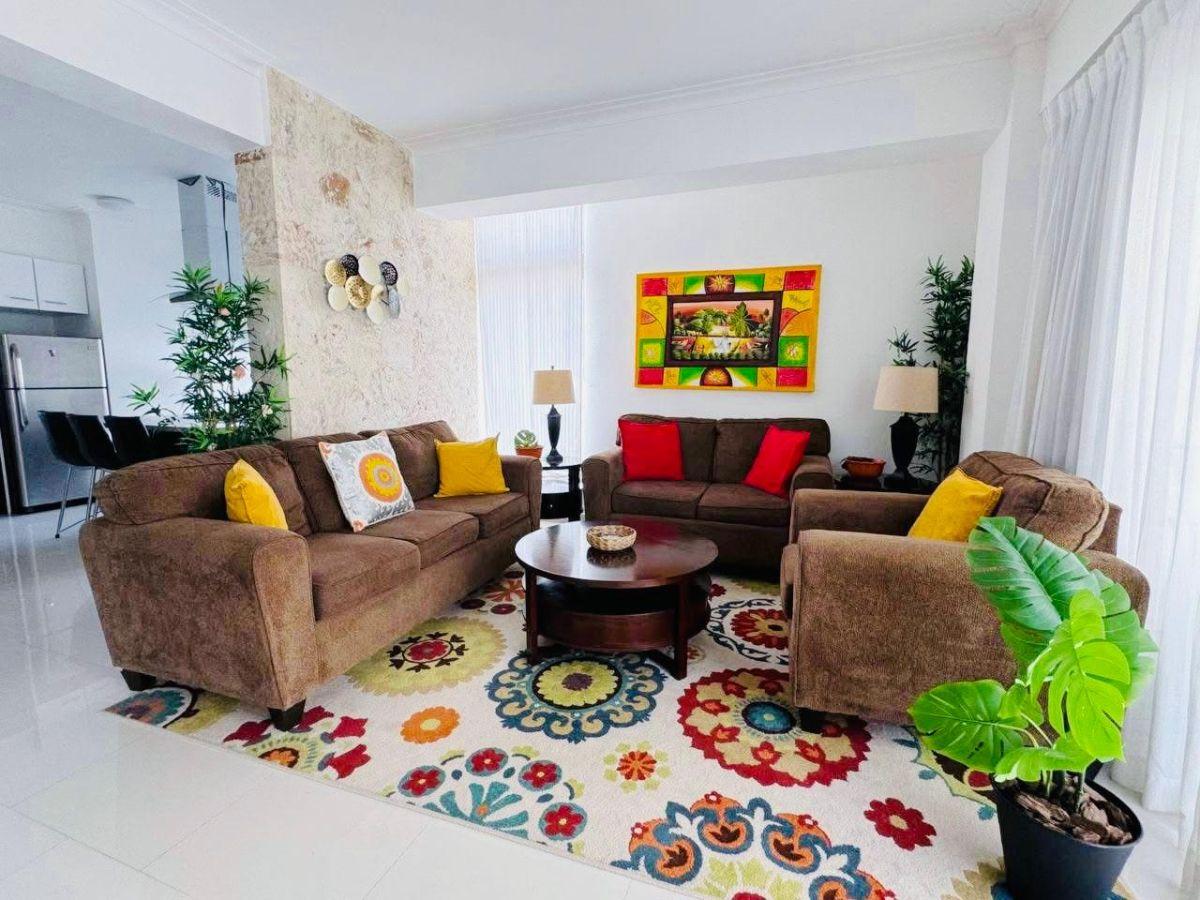 Spacious Top-Floor 2-Bedroom Apartment | Fully Furnished and Airbnb-Ready — photo 3