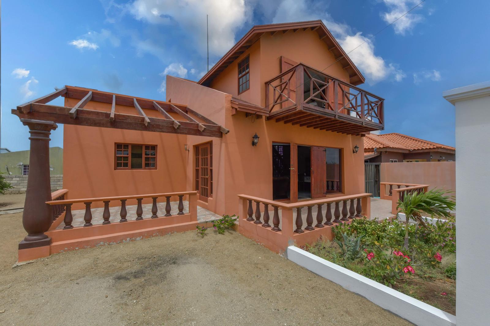 Charming Two-Story Home in Savaneta — photo 2
