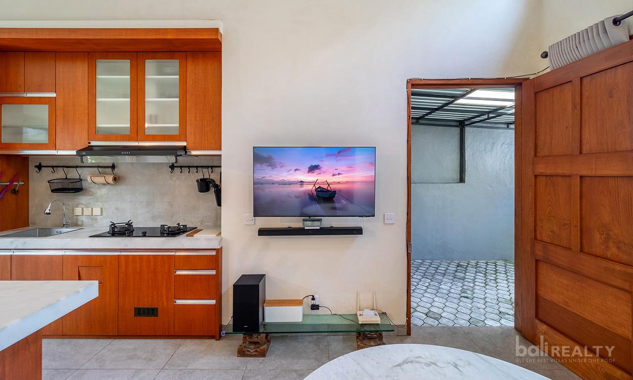 Cozy, Fully Furnished Two-Bedroom Freehold House in Padonan, Canggu — photo 3
