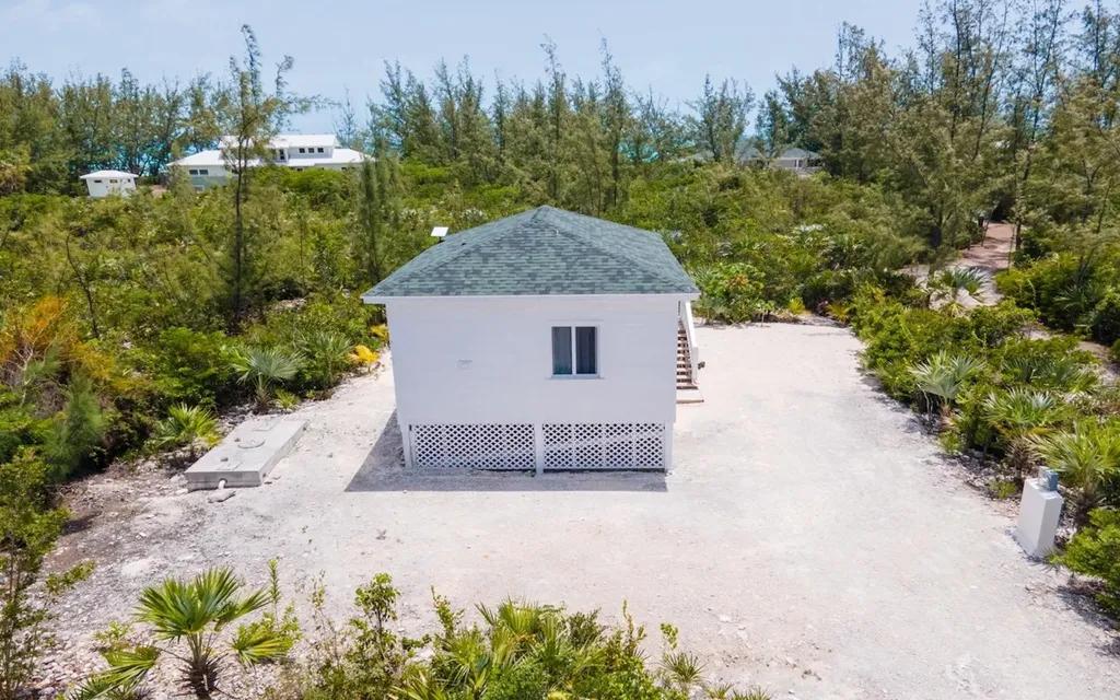 1-bedroom cottage in Long Island, Bahamas — photo 2