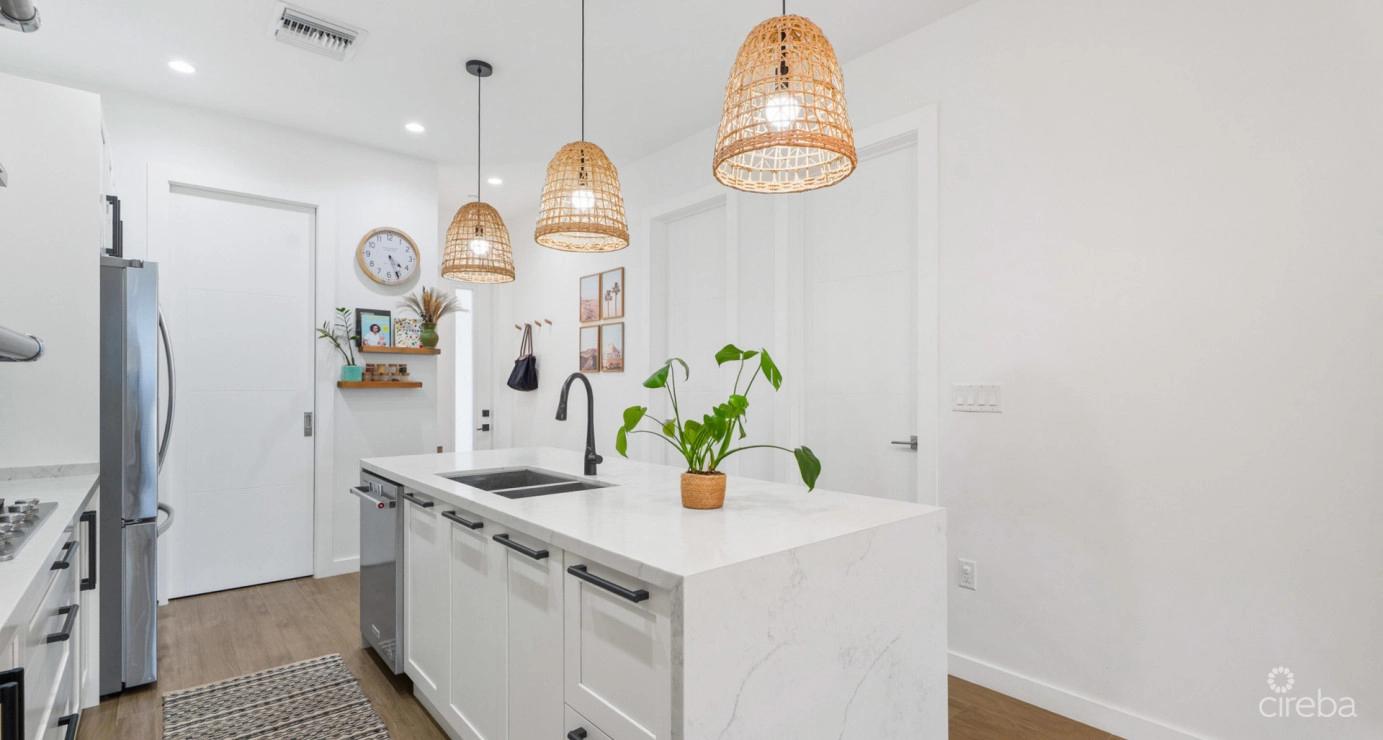 23 Allure Exceptional Waterfront 2-bed Unit With A Highly Modified Layout — photo 5