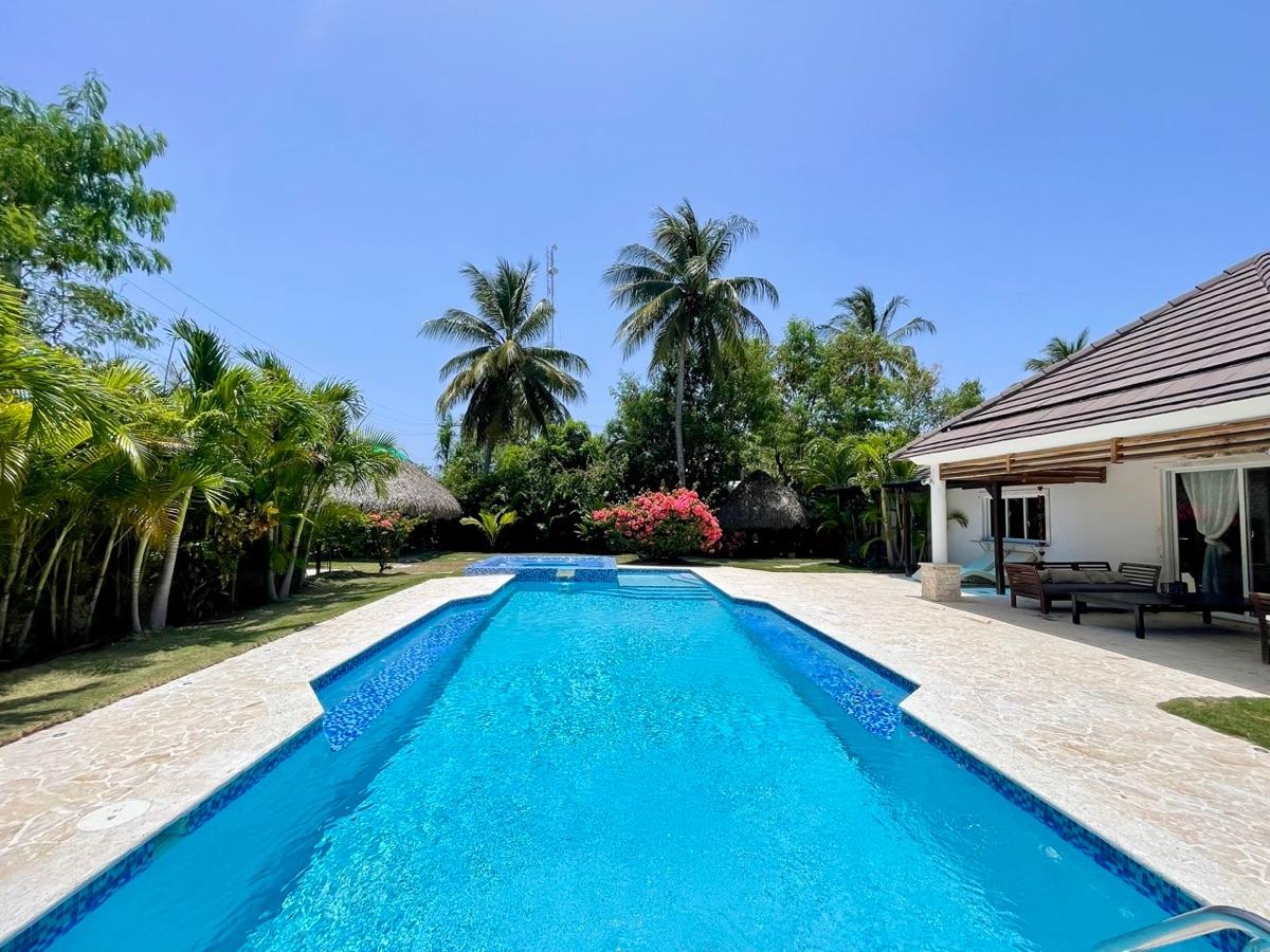 Exceptional 9-Bedroom Villa Near the Beach in Escondido Bay — photo 4