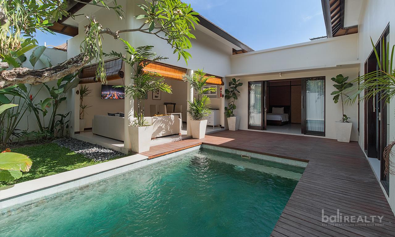 Cozy Two-Bedroom Freehold Villa in a Secure Umalas Complex — photo 1