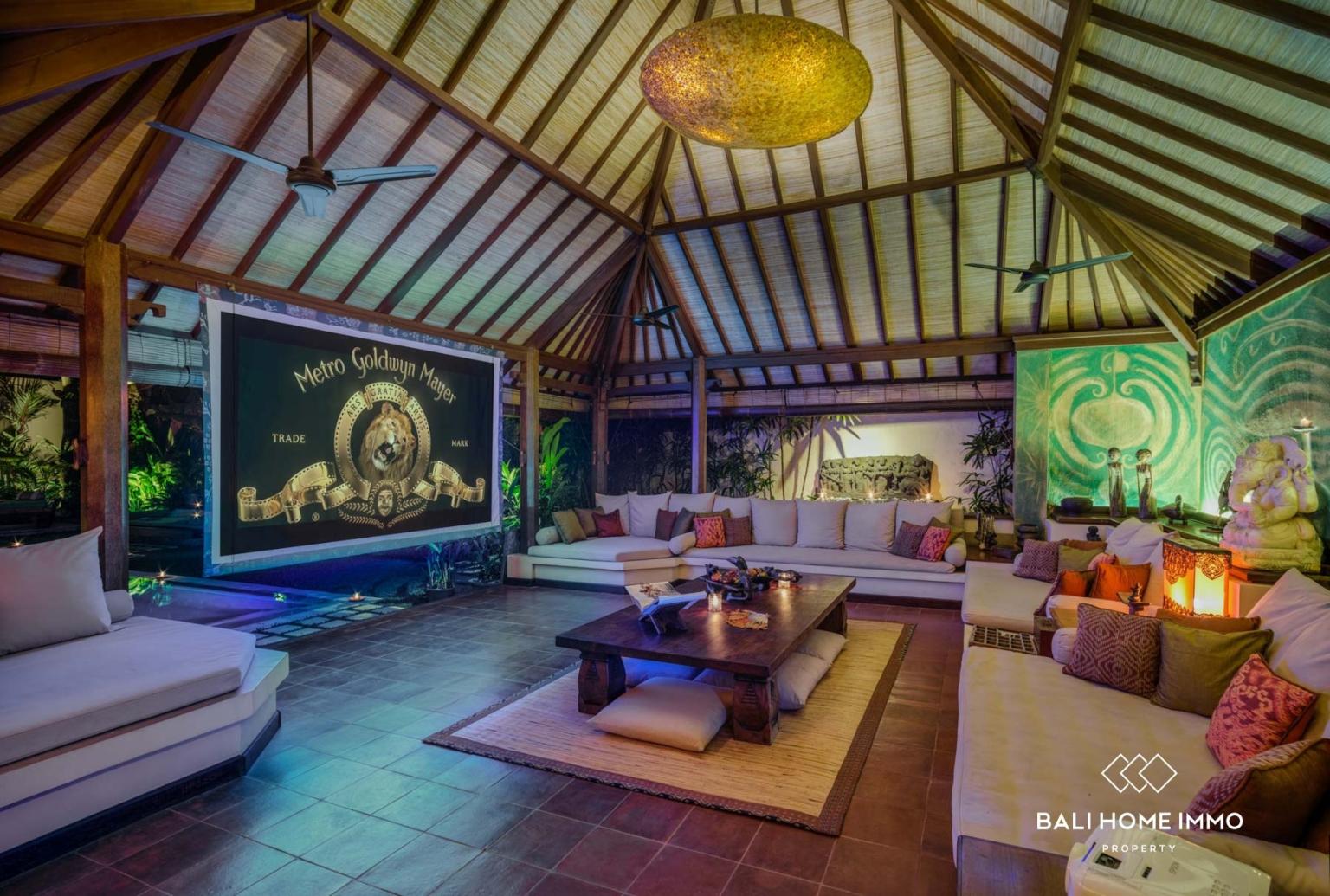 A LEGENDARY 4 BEDROOM VILLA FOR LEASEHOLD SALE in SEMINYAK BALI — photo 2