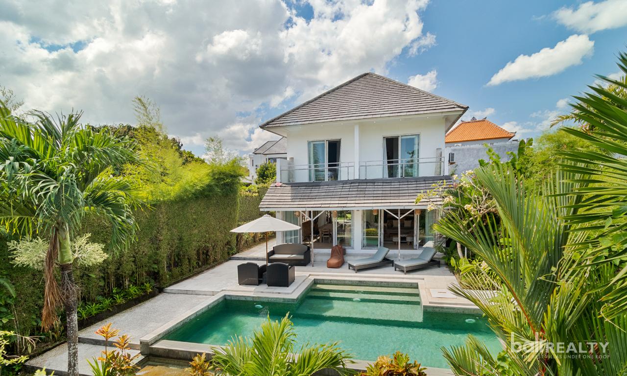 Serene and Spacious Four-Bedroom Family Villa for Yearly Rent in Umalas — photo 1