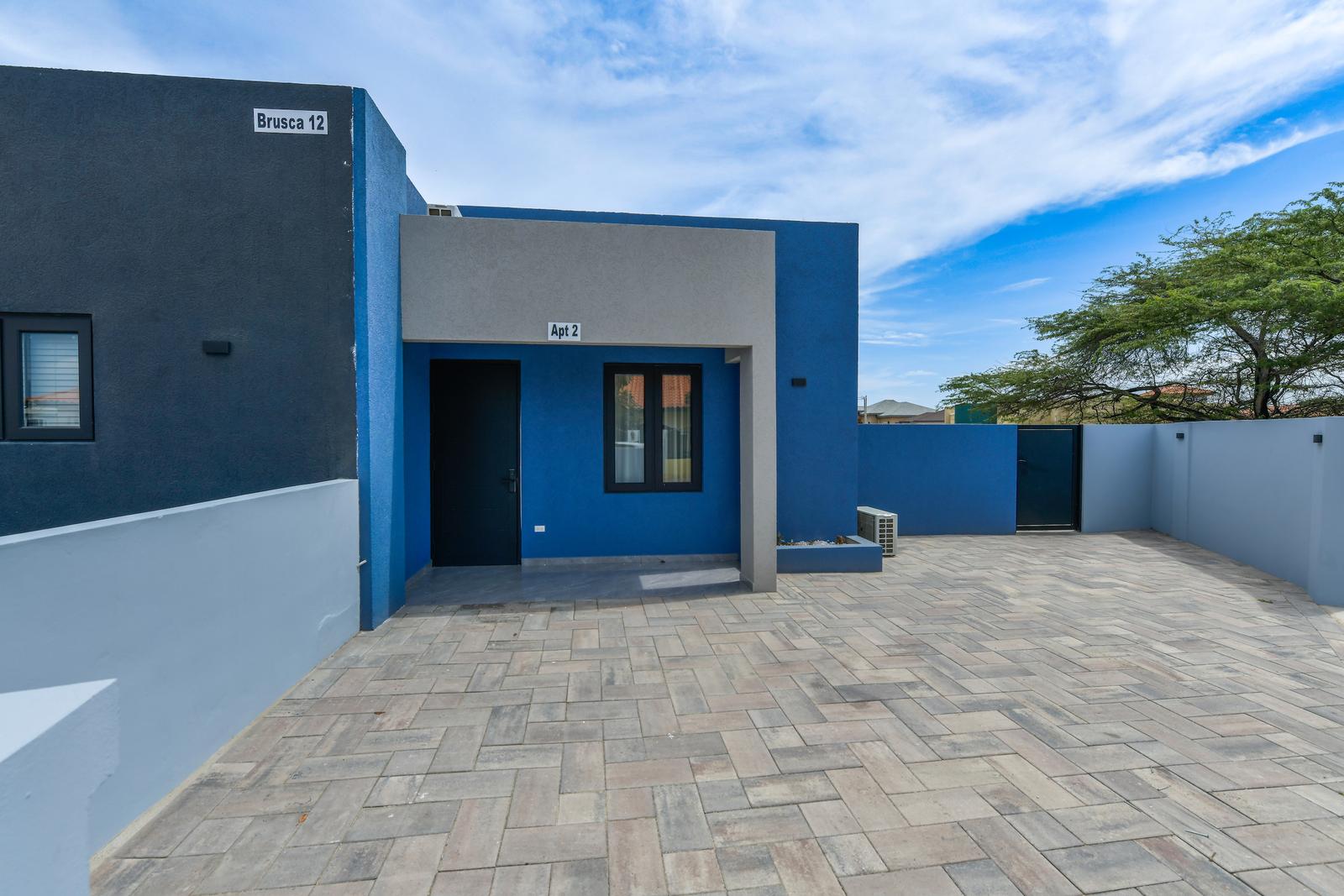 Spacious Dual-Apartment Property with Pools in Brusca — photo 4