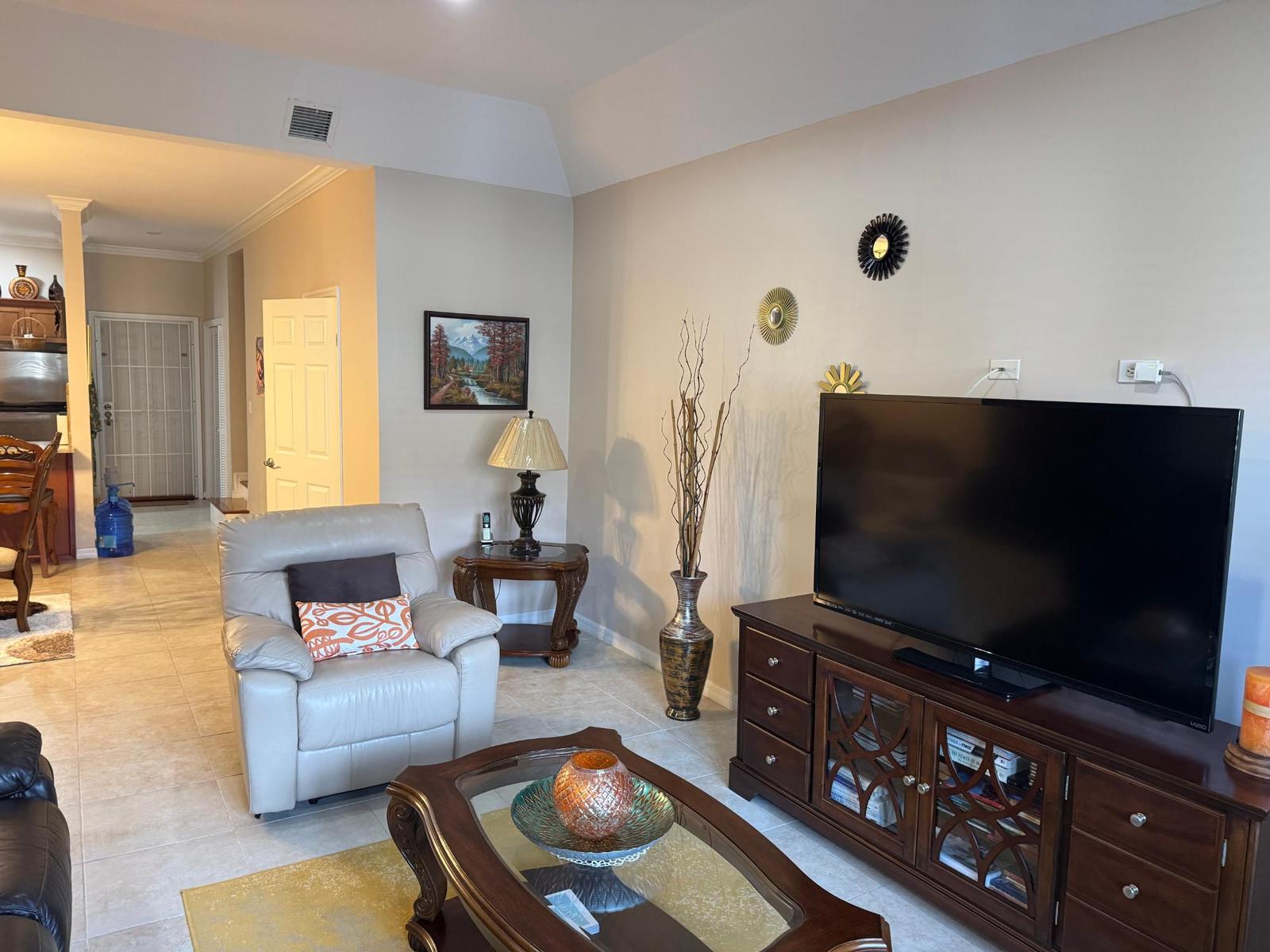 Ridge Crest Townhome with 2 Bedrooms for Sale — photo 4