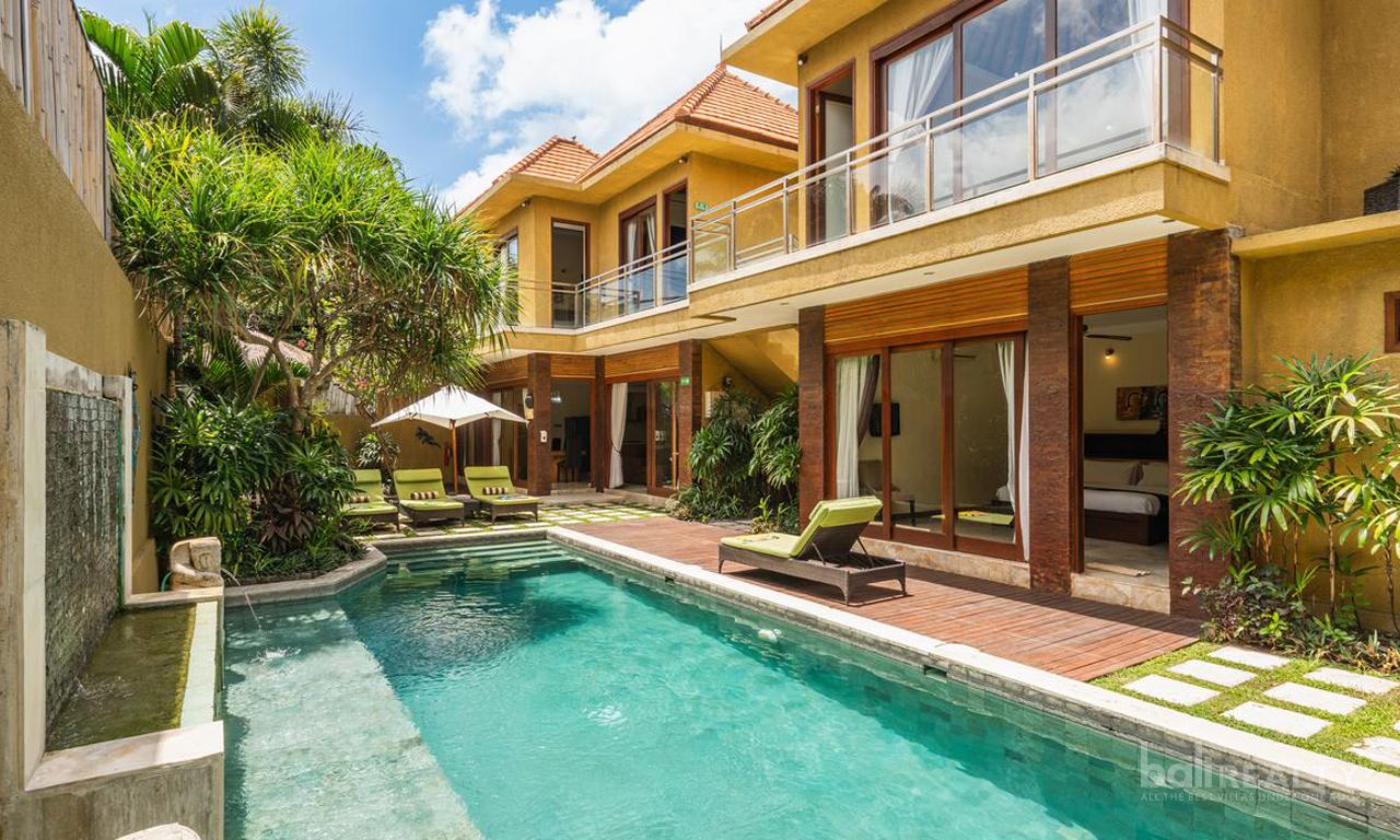 Well Established Villa Complex in Seminyak’s Busiest Tourist Area - 2657 — photo 1